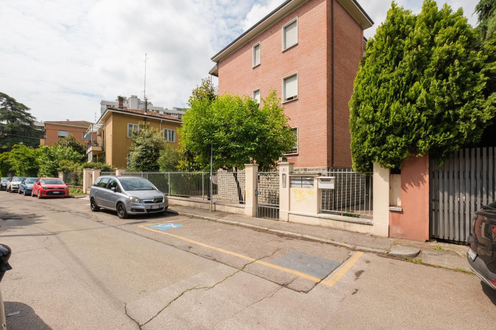 Oasis Of Tranquility Just Minutes From Downtown Apartment Bologna Bagian luar foto